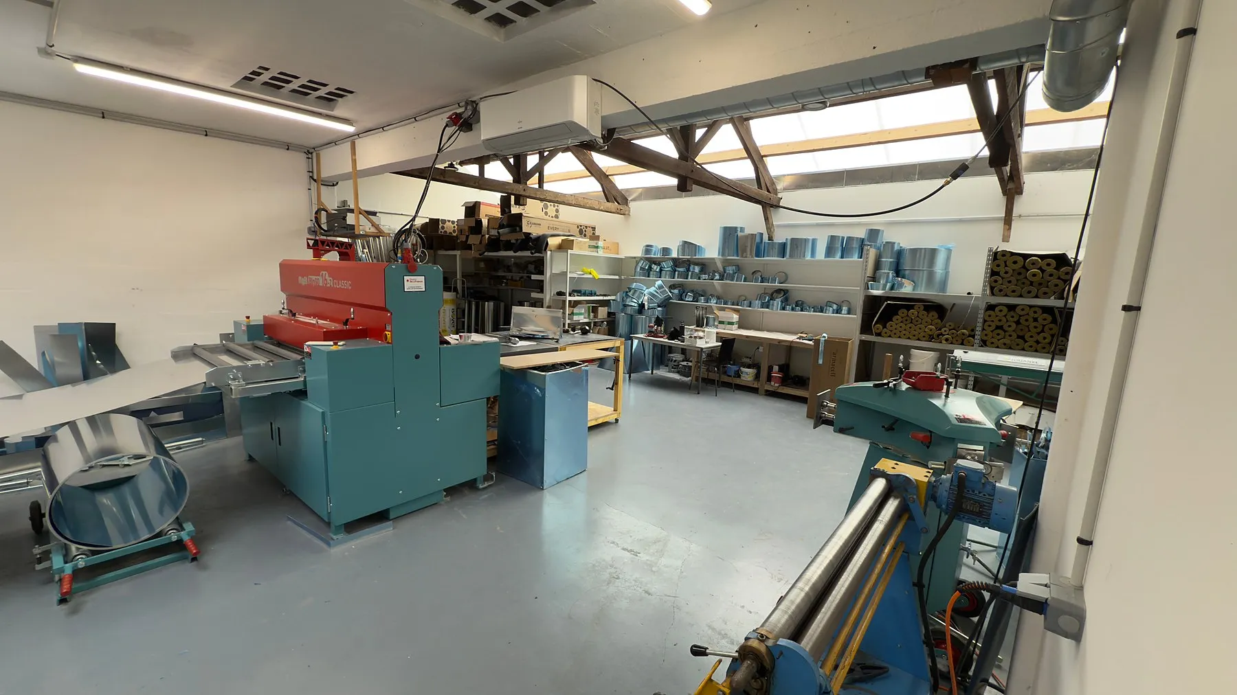 Atelier de préfabrication de tôle sur-mesure d’ISOMATHERM